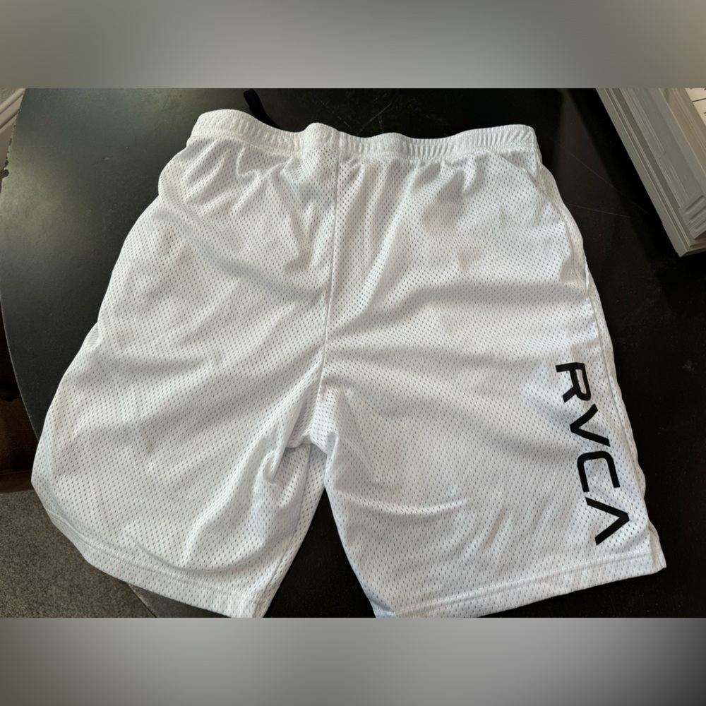 Rare RVCA VA Mesh 17" Shorts Mens Large  Gym Workout Elastic NWT